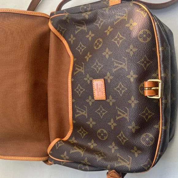 Louis Vuitton Crossbody - Picture 4 of 8